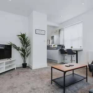1 Bed Stylish City Flat 2nd Floor Close To City Centre With Free Parking, King Size Bed & Wi-fi Nottingham